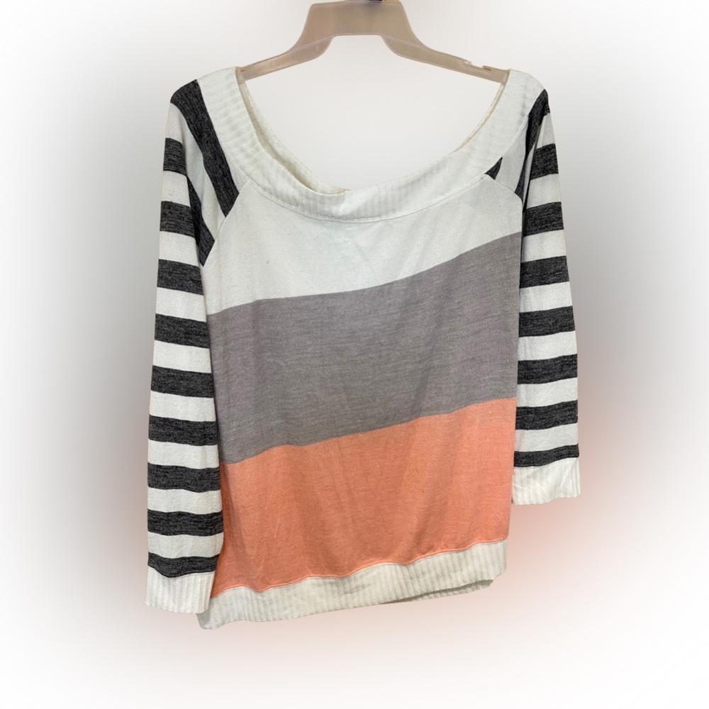Torrid” Off the Shoulder Long Sleeve Shirt 
Size 4x
Brand New & Never Worn
$25